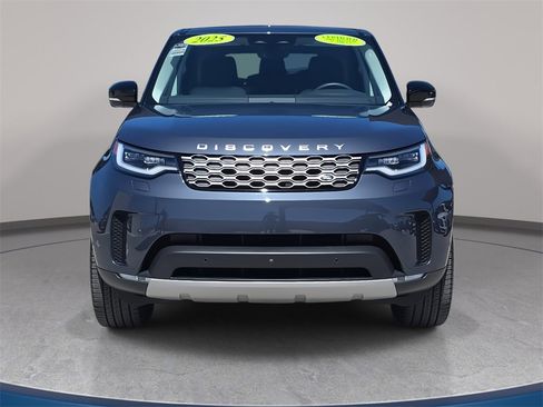 Certified 2025 Land Rover Discovery S image 2