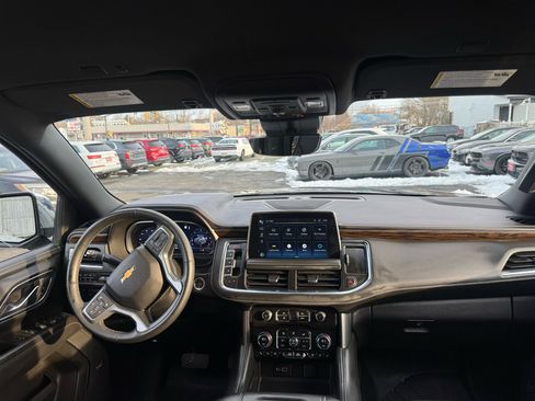 Used 2023 Chevrolet Suburban Premier image 10