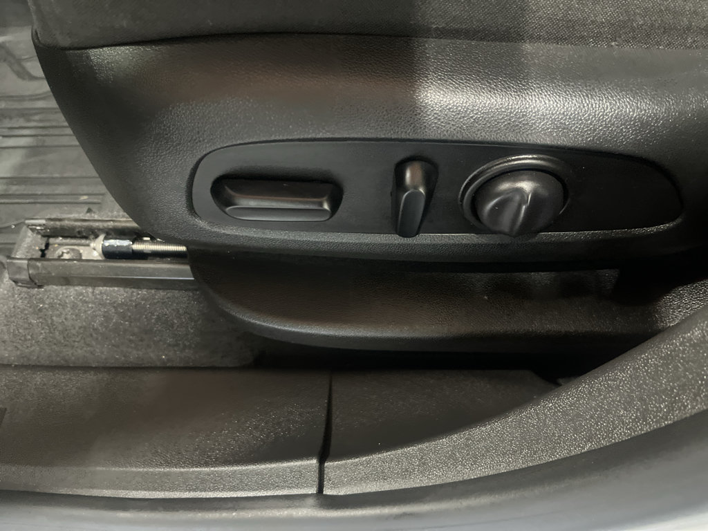 Used 2020 Chevrolet Equinox LS w/ LS Convenience Package AWD/4WD image 32