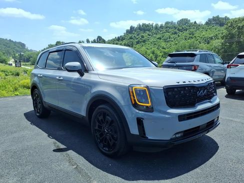 Used 2022 Kia Telluride SX w/ SX Prestige Package AWD/4WD image 3