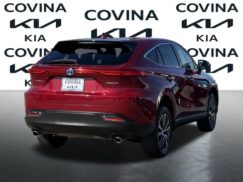 Used 2022 Toyota Venza LE image 8