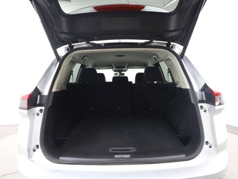 Used 2025 Nissan Rogue SV AWD/4WD image 16