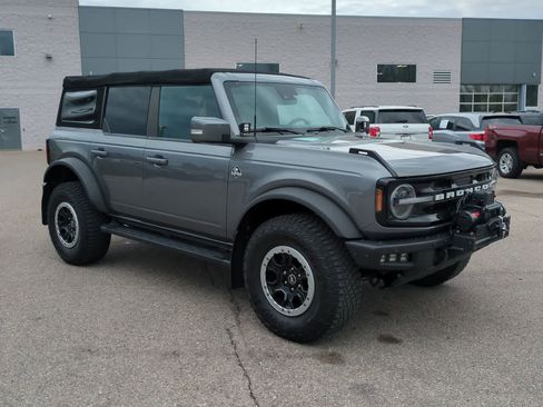 Used 2022 Ford Bronco Outer Banks w/ Sasquatch Package AWD/4WD image 2