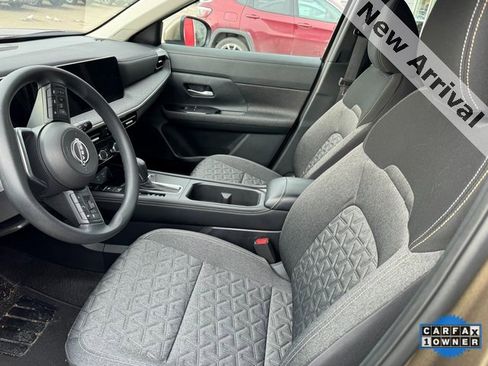 Used 2025 Nissan Kicks SV image 3