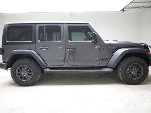 Used 2024 Jeep Wrangler Unlimited Sport AWD/4WD image 6
