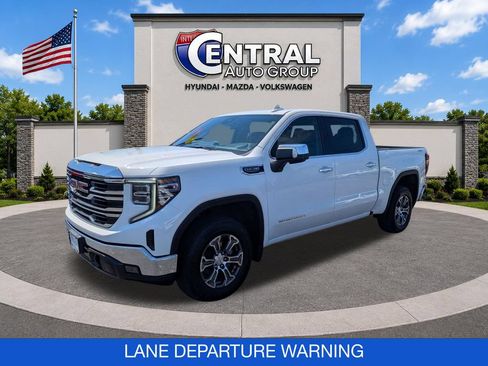 Used 2025 GMC Sierra 1500 SLT AWD/4WD image 3