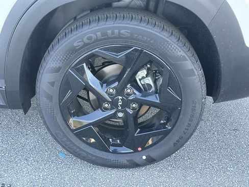 Certified 2026 Kia Seltos EX w/ EX Sunroof Package FWD image 11