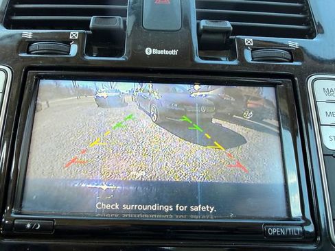 Used 2015 Nissan Leaf SV image 11