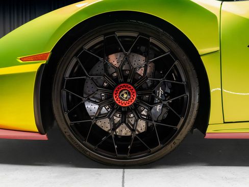 Used 2021 Lamborghini Huracan STO RWD image 31
