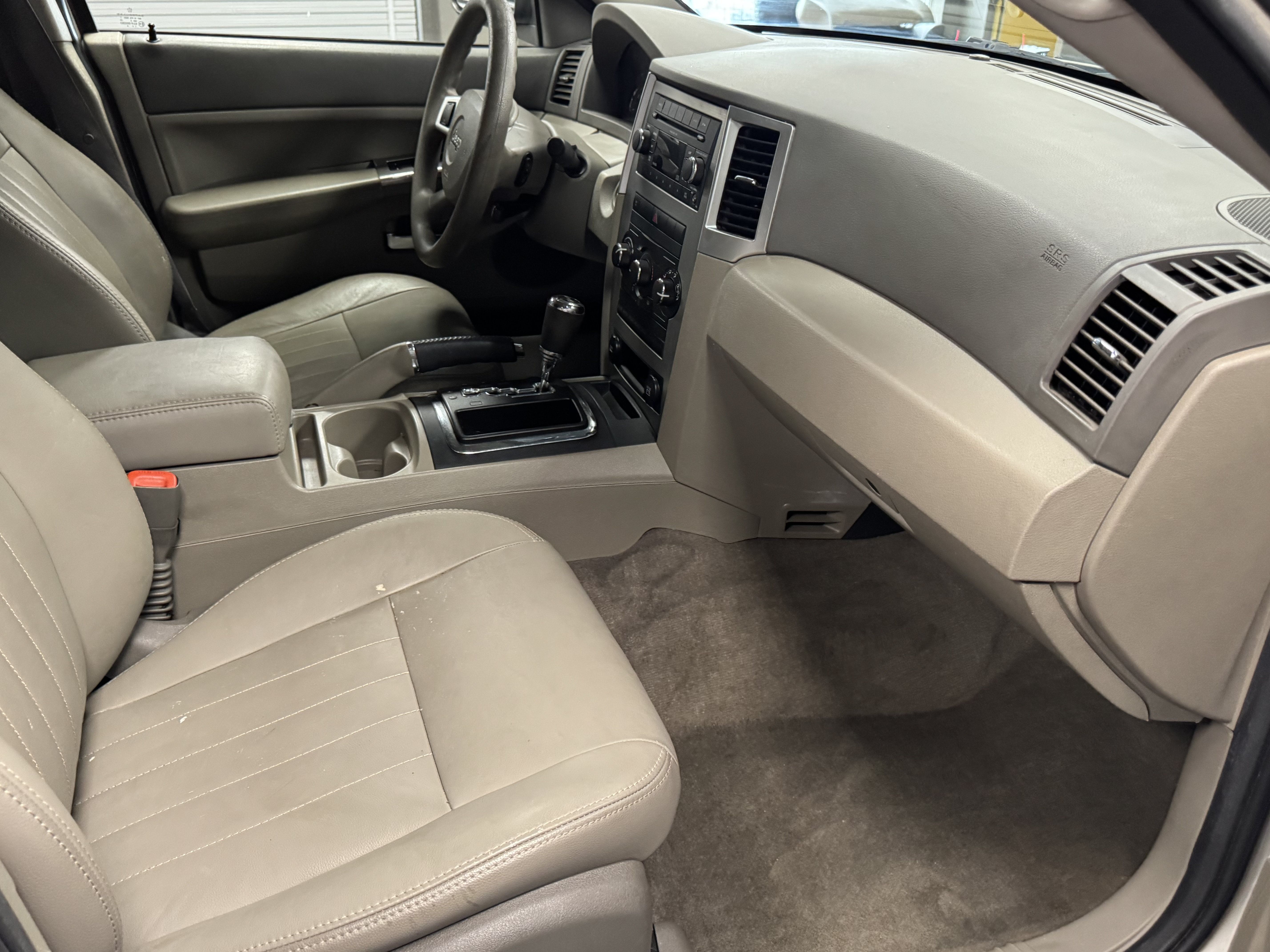 Used 2009 Jeep Grand Cherokee Laredo RWD image 10
