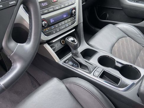 Used 2016 Hyundai Sonata Sport w/ Option Group 03 image 15