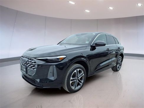 Used 2025 Audi Q5 Premium Plus w/ Premium Plus image 3