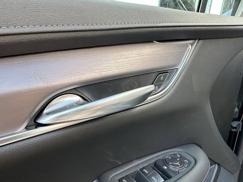 New 2026 Cadillac XT5 Luxury w/ LPO, Floor Liner Package image 17