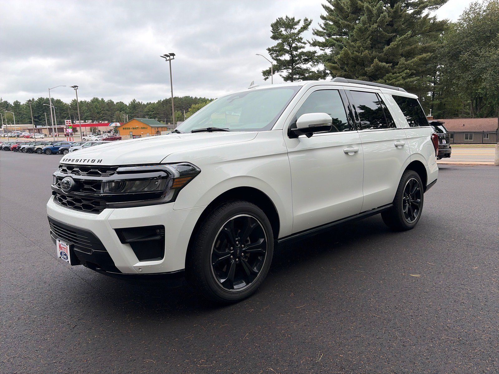 Used 2023 Ford Expedition Limited AWD/4WD image 3