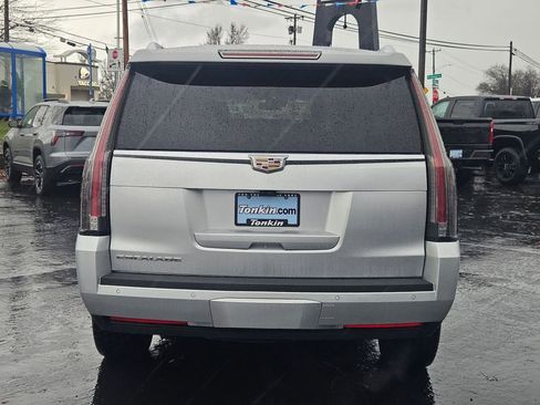 Used 2018 Cadillac Escalade Premium Luxury image 5