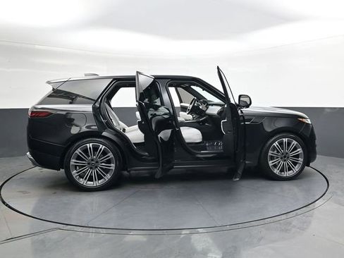 Used 2024 Land Rover Range Rover Sport SE image 37