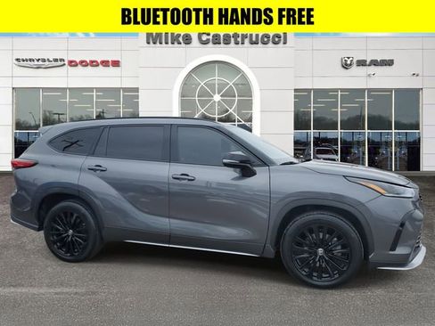 Used 2023 Toyota Highlander L image 3