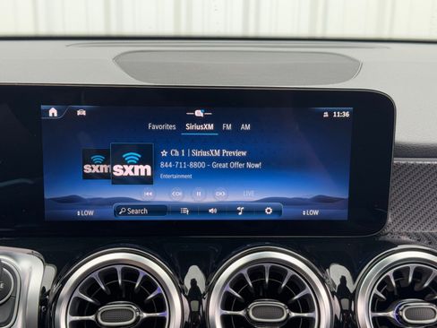 Used 2024 Mercedes-Benz GLB 35 AMG 4MATIC image 30