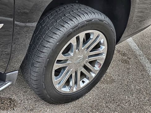 Used 2019 Cadillac Escalade ESV 2WD image 10