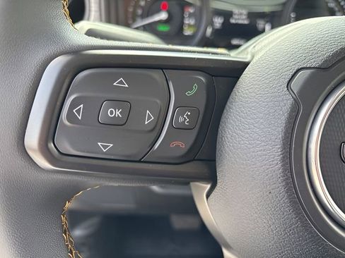 Used 2024 Jeep Wrangler Unlimited w/ Convenience Group AWD/4WD image 16
