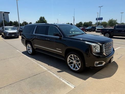 Used 2020 GMC Yukon XL Denali w/ Denali Premium Package AWD/4WD image 2