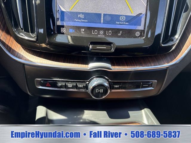 Used 2023 Volvo XC60 B5 Plus AWD/4WD image 26