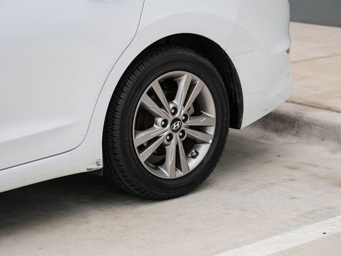 Used 2018 Hyundai Elantra SEL FWD image 28
