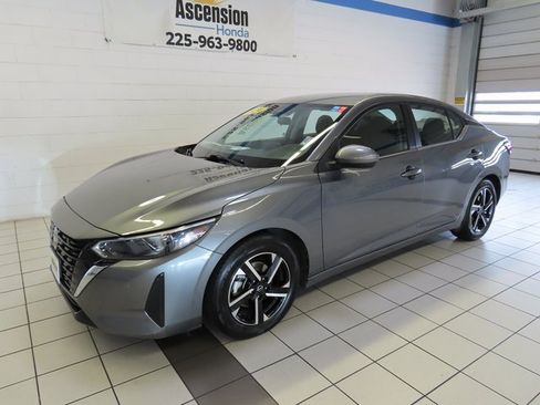 Used 2024 Nissan Sentra SV image 2