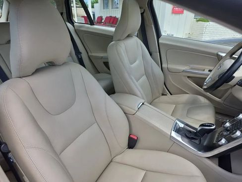 Used 2015 Volvo V60 T5 Premier w/ Convenience Package image 11