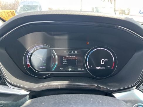 Used 2022 Kia Niro EX Premium w/ Cold Weather Package image 9