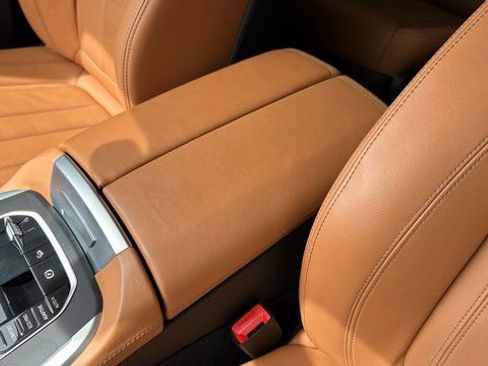Used 2022 BMW X7 xDrive40i w/ M Sport Package AWD/4WD image 19