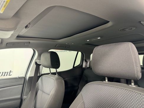 Used 2023 GMC Acadia SLE w/ Driver Convenience Package image 4