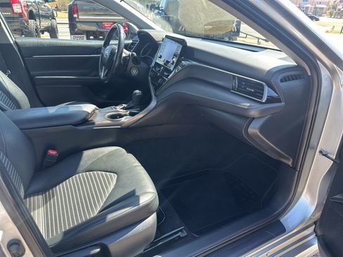 Used 2023 Toyota Camry SE image 6