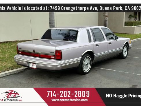 Used 1992 Lincoln Town Car Signature image 7