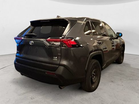 Used 2023 Toyota RAV4 LE AWD/4WD image 5