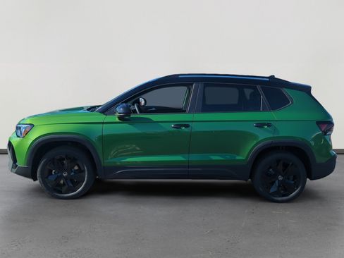 New 2026 Volkswagen Taos SE image 2