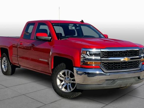 Used 2018 Chevrolet Silverado 1500 LT image 2
