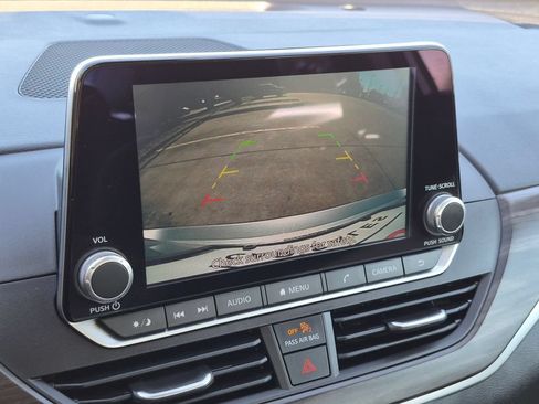 Used 2025 Nissan Altima 2.5 SV FWD image 18