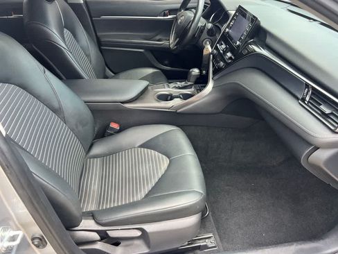 Used 2022 Toyota Camry SE FWD image 14