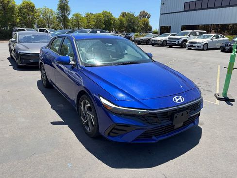 Used 2024 Hyundai Elantra Limited FWD image 2