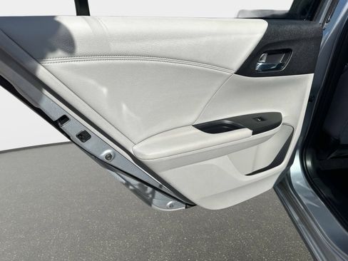 Used 2017 Honda Accord EX-L image 11