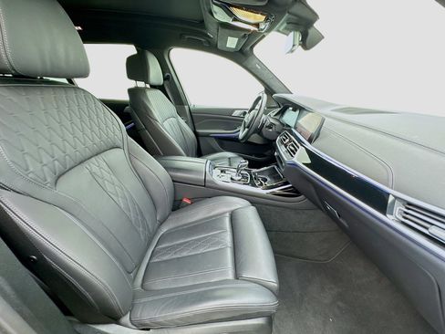 Used 2022 BMW X7 M50i w/ Dynamic Handling Package image 21