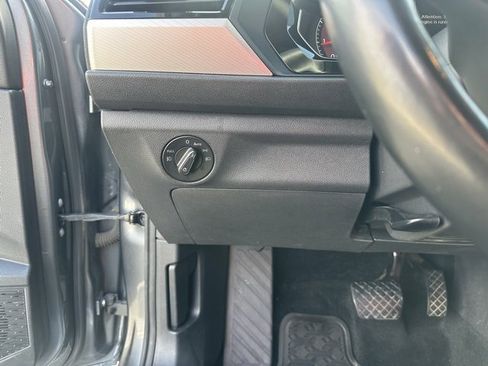 Used 2019 Volkswagen Jetta R-Line image 4