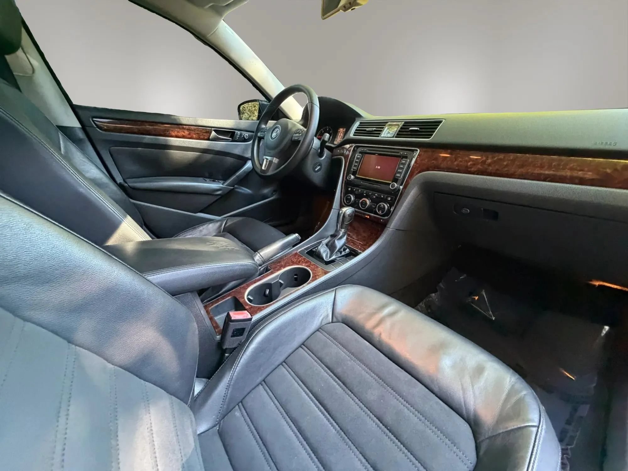 Used 2013 Volkswagen Passat TDI SEL Premium FWD image 17