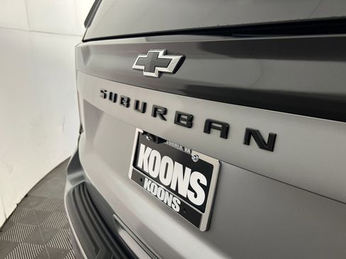 Used 2025 Chevrolet Suburban Z71 AWD/4WD image 29