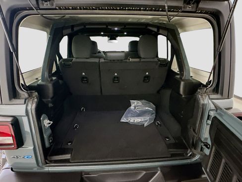 Used 2025 Jeep Wrangler Willys image 29