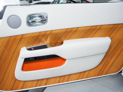 Used 2017 Rolls-Royce Dawn RWD image 30