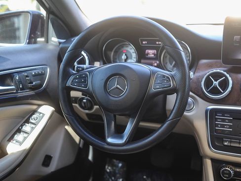 Used 2017 Mercedes-Benz GLA 250 image 13