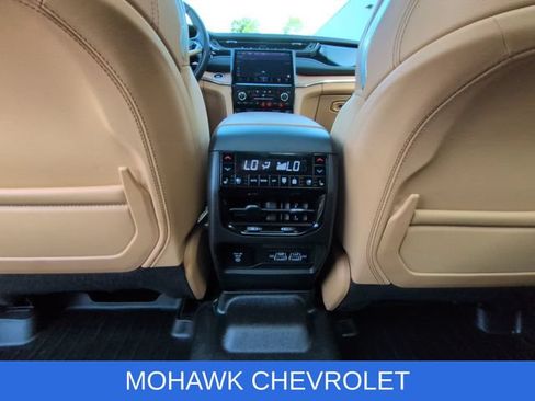 Used 2023 Jeep Grand Cherokee L Summit AWD/4WD image 22