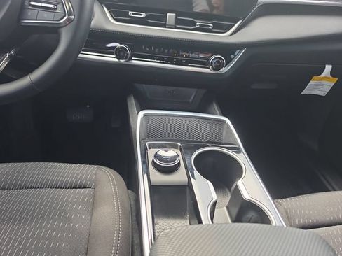 Used 2026 Chevrolet Equinox LT w/ LPO, Floor Liner Package FWD image 13